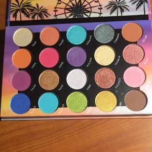 Weekend Festival palette by BH Cosmetics